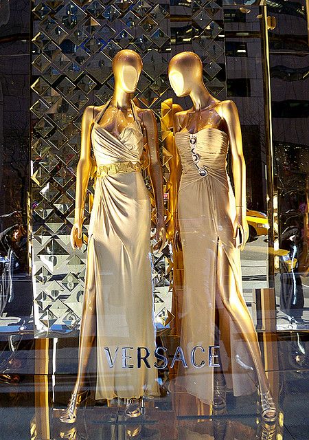 Versace Gold NYC Visual Merchandiser, styling and still life designs Gold Mannequin Display, Gold Mannequin, Mannequin Styling, Bridal Boutique Interior, Fashion Store Design, Fashion Showroom, Visual Merchandiser, Clothing Store Interior, Boutique Inspiration