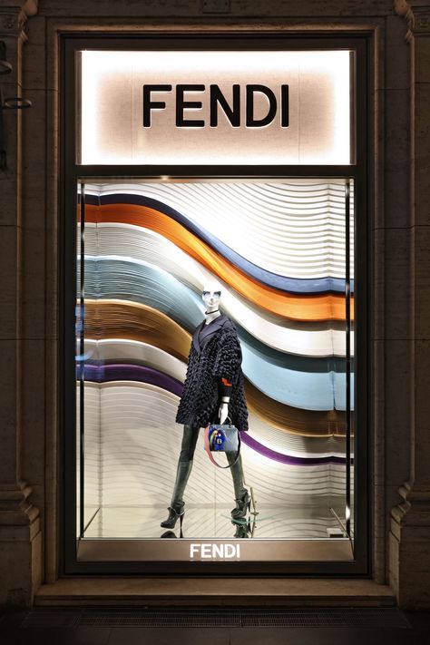 The Fendi Fall/Winter 2016 gravitational waves have hit the windows of Palazzo Fendi in Rome. Luxury Window Display, Fendi Strap, Window Inspiration, Boutique Window, Visual Merchandiser, Gravitational Waves, Clothing Store Design, Store Window Display, Visual Merchandising Displays