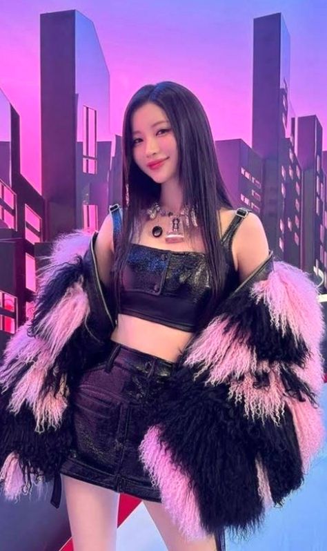 Asa BABYMONSTER YG Baby Japan Rap/Pop Queen kpop debut 2023 Batter Up Yg Family, J-pop Music, Foto Baby, Baby Monster, Pre Debut, Asian Makeup, First Girl, Kpop Girl Groups, K Pop Music