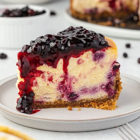 Huckleberry Cheesecake, Raspberry No Bake Cheesecake, Triple Chocolate Cheesecake, Blueberry Cheesecake Recipe, No Bake Blueberry Cheesecake, Chocolate Peanut Butter Cheesecake, Cheesecake Lovers, White Chocolate Cheesecake, Gluten Free Cheesecake