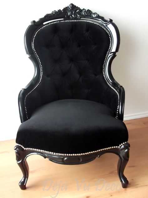 Home Decor Victorian, Black And White Furniture, Elegant Living Room Decor, Victorian Chair, Gothic Furniture, Unique Furniture Pieces, Goth Home, Goth Home Decor, Black Room