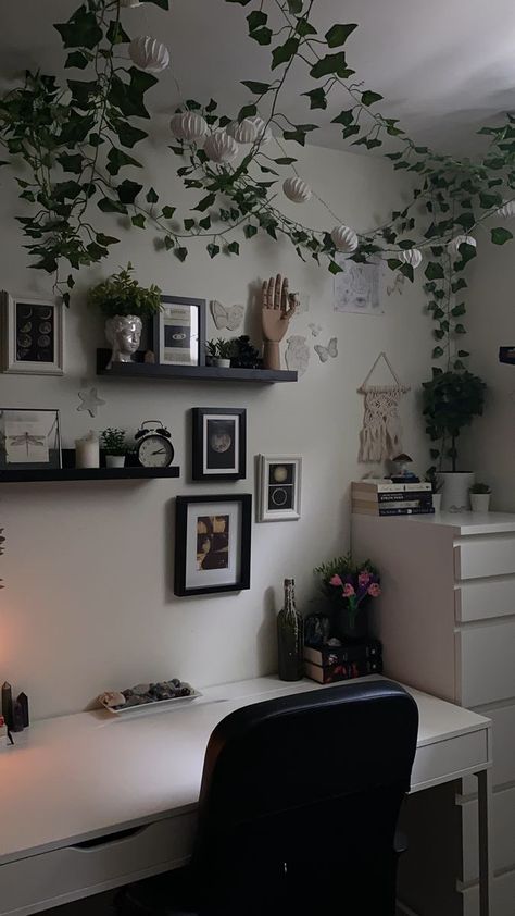 Cord Hiding Ideas Desk, Simple Dark Room Aesthetic, Black Earthy Room Aesthetic, Room Ideas Aesthetic Black Furniture, Dark Green Room Ideas Bedroom Aesthetic, Room Aesthetic Academia, Black And Green Dorm Room, Black Shelves Bedroom, Grunge Desk Ideas