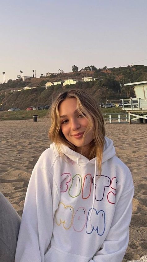 Maddie Ziegler, Dance Moms, Dance Mums