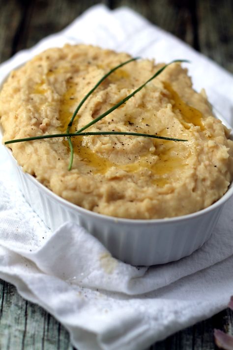 Cheesy and garlicky, these are a great healthy alternative to mashed potatoes! You won't believe how creamy and comforting white bean mash can be. Mashed Beans, Bean Mash, White Bean Puree, Bean Puree, Garlic Cheddar, Healthy Living Recipes, Goulash, White Bean, Contact Form