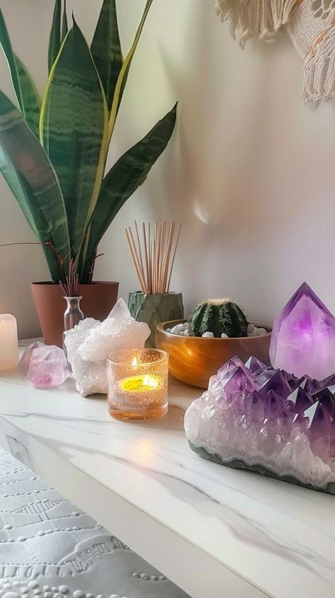 Crystal Altar Sacred Space, Yoga Guest Room, Spiritual Room Aesthetic, Zen Den Ideas, Spiritual Living Room, Reiki Room Decor, Healing Room Decor, Yoga Corner, Crystal Room Decor