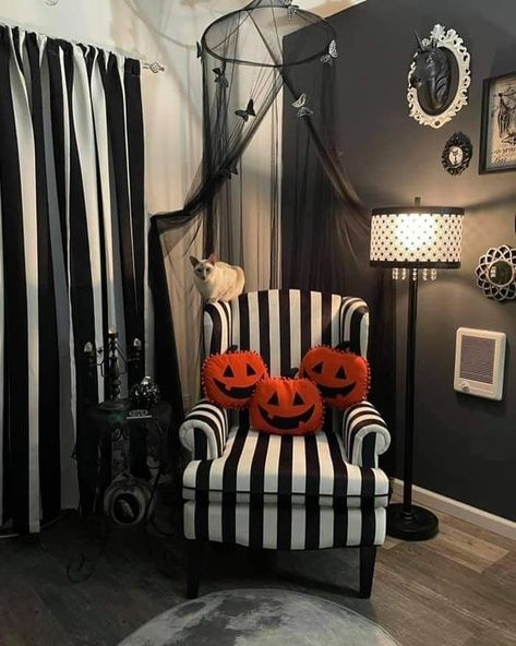 Jack Skellington on Instagram: “I love this #halloween room! The chair is straight out of #beetlejuice and the moon rug is amazing… 🖤🤍🖤🤍 . 📷: unknown . #goth #gothhome…” Goth House Interior Home Decor, Emo Interior Design, Minimalist Goth Home Decor, Vintage Gothic Bedroom Ideas, Goth Western Style Home, Maximalist Goth Decor, Spooky Nursery Ideas, Beetlejuice Nursery, Spooky House Aesthetic