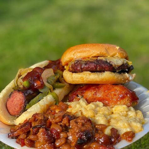 Bbq Soul Food Plates, Bbq Plates Ideas, Bbq Plates, Catering Menu, Dinner Menu, Cafe Food, Bbq Recipes, Chicken Burgers, Salmon Burgers