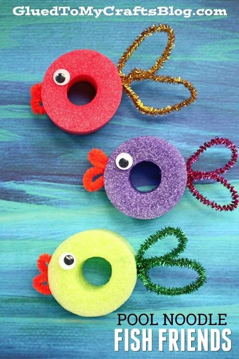 Dollar Tree Craft Idea - Pool Noodle Fish Friends - Kids Crafts Tutorial - Summer Themed - Beach and Under The Sea Idea Pool Noodle Fish Craft, Pool Noodle Under The Sea, Water Themed Crafts For Kids, Beach Kids Crafts, Under The Sea Crafts Elementary, Summer Themed Crafts For Toddlers, Under The Sea Craft Ideas, Pool Noodle Ideas Crafts, Pool Noodle Crafts For Kids