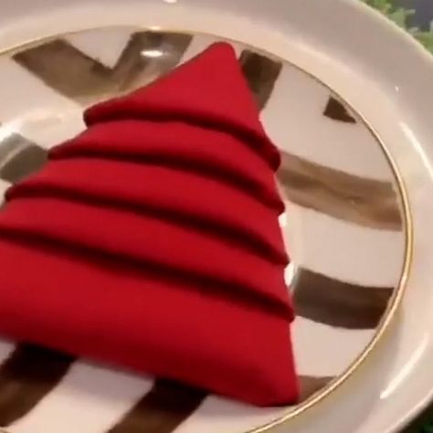 Video Here’s how to do a Christmas tree napkin fold - ABC News Fold Napkins Christmas, Napkin Folding Rose, Folding A Napkin, Napkin Folding Video, Tree Napkin Fold, How To Fold Napkins, Fold A Napkin, Christmas Tree Napkin Fold, Christmas Tree Napkin