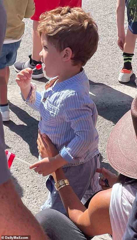 Archie Harrison, Princ Harry, Suits Actress, Red Lollipop, 4th Of July Parade, Prins Harry, Princess Meghan, Prince Harry And Megan, Meghan Markle Prince Harry