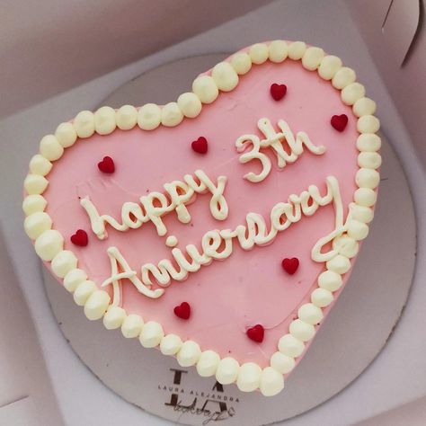 Cake Vintage Anniversary Anniversary Cake For Couple, 5 Anniversary Cake, 10 Year Anniversary Cake Ideas, 4 Year Anniversary Cake, 3 Year Anniversary Cake, 1 Year Anniversary Cake Ideas, Anniversary Cakes For Parents, 5 Year Anniversary Cake, 2 Year Anniversary Cake