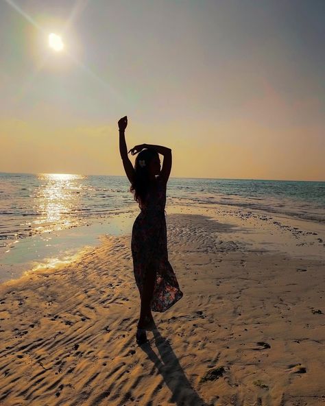 Abendrot (n.) the colour of the sky while the sun is setting! ☀️ ——————————————- #AakritiRana #Lakshadweep #Sunset #wanderlust… Lakshadweep Photography, Camera Concept, The Colour, Beach Photos, Amazing Photography, Relationship Goals, The Sky, Photo Ideas, Photography Poses