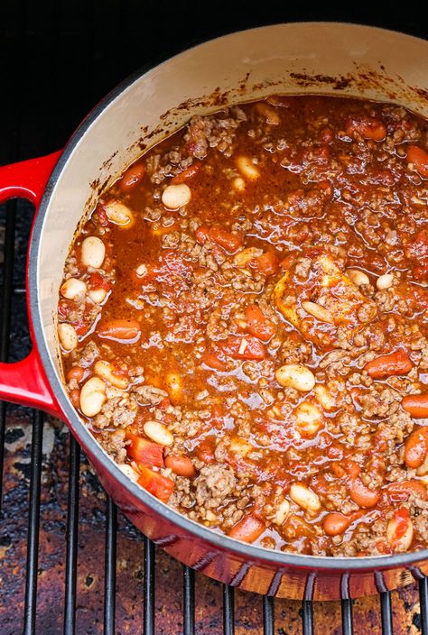 Smoked Chili Chilli On The Smoker, Smoked Chili On Pellet Smoker, Smoked Chili On Smoker, Smoked Ideas, Smoked Chili Recipe, Campfire Meal, Chilli Soup, Sausage Chili, Bowl Of Chili