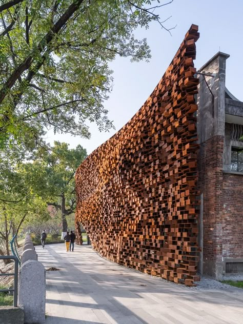 Gallery of Hangzhou Xiaohe Park / Kengo Kuma & Associates - 15 Architecture Installation Art, Art Wall Outdoor, Kengo Kuma Facade, Kengo Kuma Interior, Kengo Kuma Architecture, Warehouse Facade, Architecture Texture, Residential Architecture Apartment, Desert Green