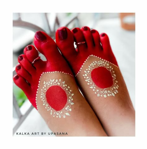 Alta Mehendi Designs Hand, Aalta Design In Foot Simple, Bengali Alta Designs, Bengali Alta Leg, Alta Design Bengali Feet Simple, Aalta Designs Bengali Hands, Parani Designs For Bride, Bengali Mehndi Designs, Hand Alta Design