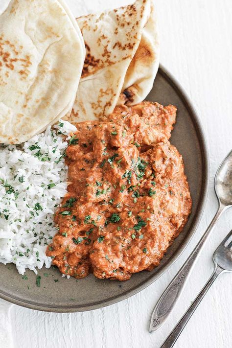 This delicious Chicken Tikka Masala Recipe, which involves marinated chicken cooked and coated in a zesty tomato-cream sauce, is the ultimate Indian meal. Healthy Chicken Tikka Masala, Billy Parisi, Indian Meal, Chicken Tikka Masala Recipes, Masala Sauce, Indian Chicken Recipes, International Dishes, Tikka Masala Recipe, Chicken Masala