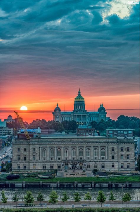 The Heartland (Des Moines, Iowa, August 2016) Iowa Travel, Iowa State University, Sioux City, Des Moines Iowa, Iowa State, American Cities, Us Map, City Aesthetic, Des Moines