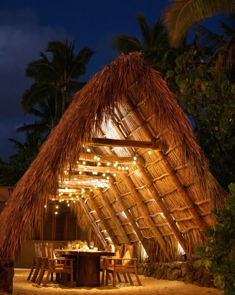 Hawaii Architecture Traditional, Resort Architecture Concept, Bamboo Restaurant Ideas, Polynesian Architecture, Hawaiian Architecture, Fantasy Interior Design, Cabana Restaurant, Jungle Village, Bamboo Villa