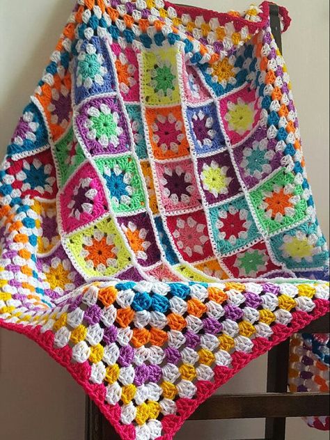 Bright Blanket, Crochet Granny Squares, Blanket Afghan, Car Bedroom, Crochet Blanket Afghan, Crochet Granny Square Blanket, Crochet Hook Set, Crochet Daisy, Crochet Blocks