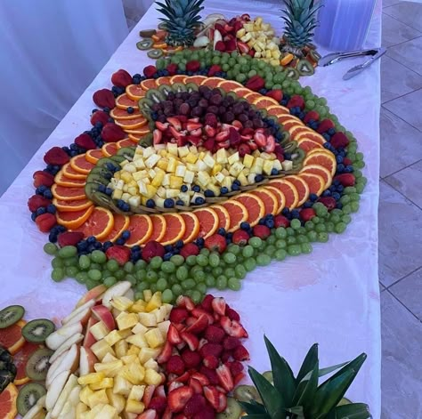 Veggie Display Wedding, Fruit Tray For Engagement Party, Anniversary Fruit Tray, Wedding Fruit Tray Ideas, Fruit Tray Designs Parties, Wedding Fruit Table Ideas, Engagement Party Fruit Platter, Diy Fruit Table, Fruit Trays For Weddings