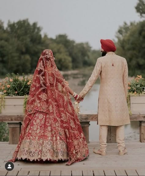 Punjabi Wedding Photoshoot, Punjabi Wedding Lengha, Mauritian Wedding, Indian Bride And Groom Photography, Hindu Couple, Shaadi Photography, Hindu Wedding Photos, Sikh Wedding Photography, Bride Groom Photoshoot