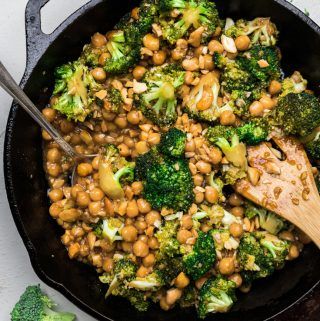 Chickpea, Cashew & Broccoli with Garlic Sauce Skillet (Vegan) - Make It Dairy Free Cashew Broccoli, Broccoli Cashew, Broccoli With Garlic Sauce, Vegan Camping Food, Broccoli With Garlic, Vegan Recepies, Iron Skillet Recipes, Dairy Free Dinner, Cast Iron Skillet Recipes