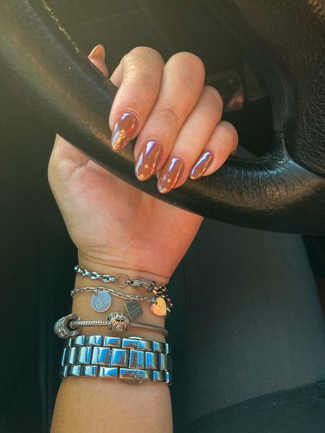 Brown Pearl Nails, Brown Nails For Fall, Light Brown Nails, Caramel Nails, Chocolate Nails, Nails For Fall, Gucci Bracelet, 2023 Nails, Chrome Powder