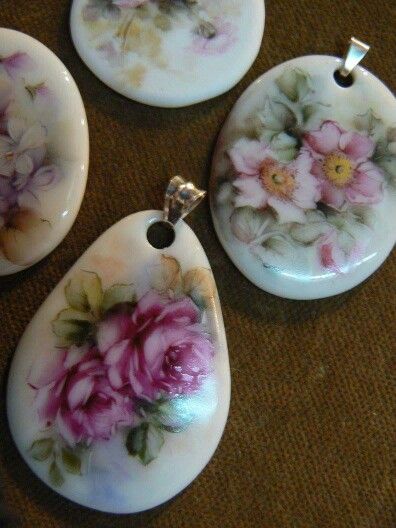 This has no link... It was listed under polymer clay... I never thought of painting on pieces like broken china - Duh! :) Broken China Jewelry Diy, China Crafts, Broken China Jewelry, Porcelain Roses, Painted Jewelry, Hand Painted Jewelry, China Jewelry, Broken China, China Painting