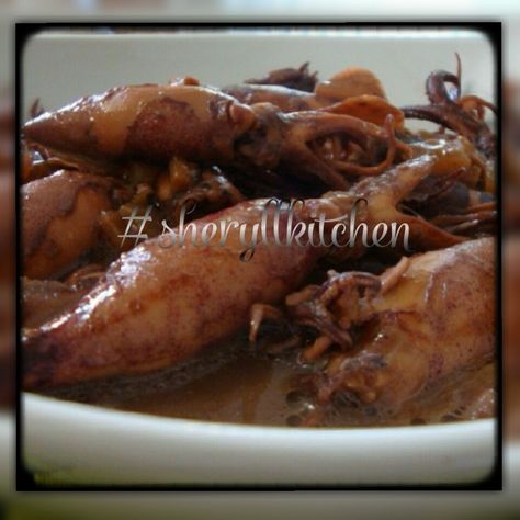 Squid Adobo #filipinofood Cassava Cake Recipe, Pilipino Recipe, How To Cook Octopus, Adobong Pusit, Pagkaing Pinoy, Squid Dishes, Pinoy Dishes, Lutong Pinoy, Food Filipino