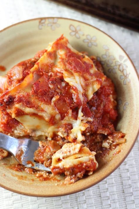 Ina Garten Lasagna is great for a crowd. Take it to your next potluck! Lasagna Recipe Ina Garten, Fasta Pasta, Comforting Casseroles, Best Ina Garten Recipes, Ina Garden, Barefoot Contessa Recipes, Chefs Recipes, Dinner Favorites, Savoury Snacks