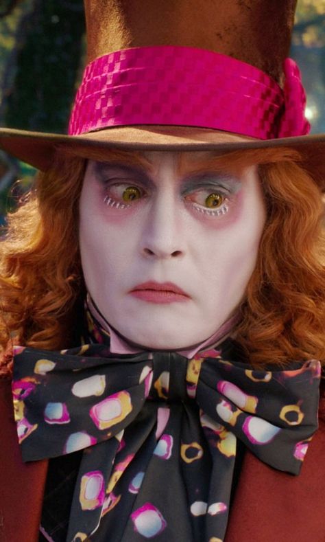 The Ultimate Guide to 2016's Hottest Pop Culture Halloween Costumes Tarrant Hightopp, Johnny Depp Mad Hatter, Johnny Depp Characters, Barnabas Collins, Alice In Wonderland Aesthetic, Mia Wasikowska, Johnny Depp Movies, Wonderland Costumes, Ralph Fiennes