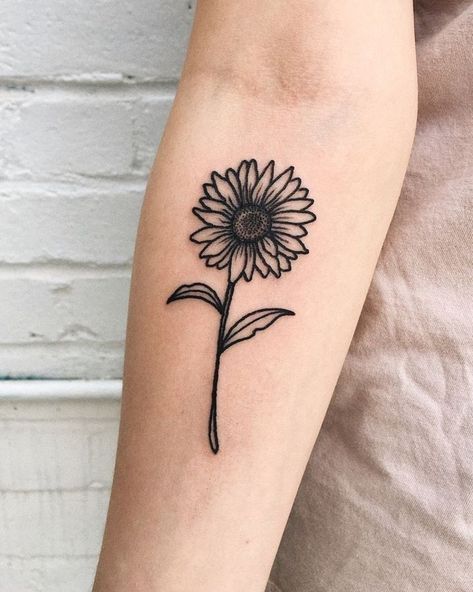 39 Impressive Black And White Sunflower Tattoo Ideas ... #tattooideas #sunflowertattoos Dragons Tattoo, Sunflower Tattoo Shoulder, Shape Tattoo, Cat Tattoos, Disney Tattoo, Japanese Tattoos, Sunflower Tattoos, Diy Tattoo, Sunflower Tattoo Design