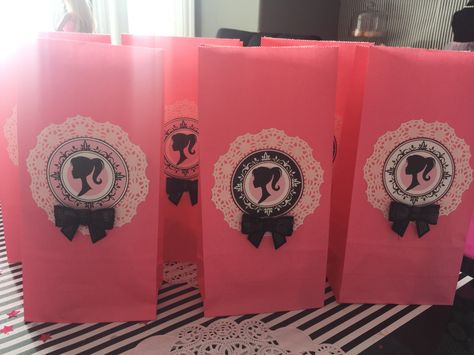 Barbie loot bags Barbie Loot Bag Ideas, Barbie Loot Bags, Loot Bag Ideas, Paris Birthday Parties, Paris Birthday, Barbie Theme, Loot Bags, Barbie Birthday, Barbie Party