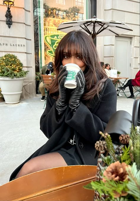 Hot chocolate
Ralph’s 
NYC
New York
Christmas
Winter ootd
NYC outfit
Outfit 
Outfit of the day
Winter style Opera Gloves Outfit, Outfit With Gloves, Leather Gloves Outfit, Aw 2024, Gloves Outfit, Elegant Gloves, Leather Gloves Women, Gloves Women, Opera Gloves