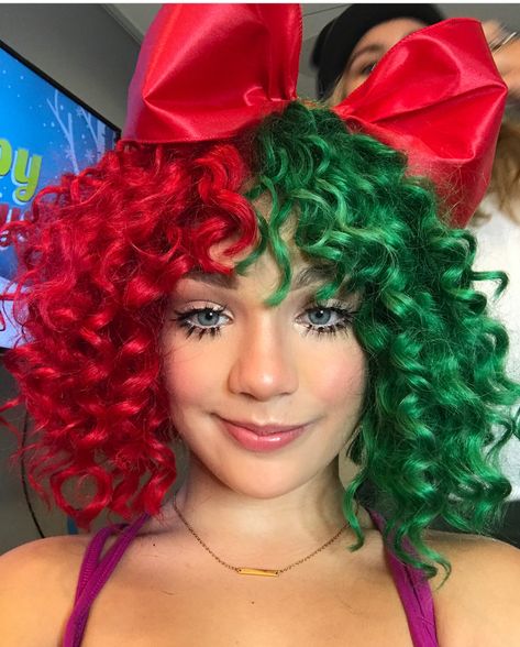 Dance Moms Hairstyles, Maddie Ziegler Sia, Sia And Maddie, Let It Burn, Natural Hair Extensions, Dyed Hair Inspiration, Maddie Ziegler, Holiday Hairstyles, Christmas Hair