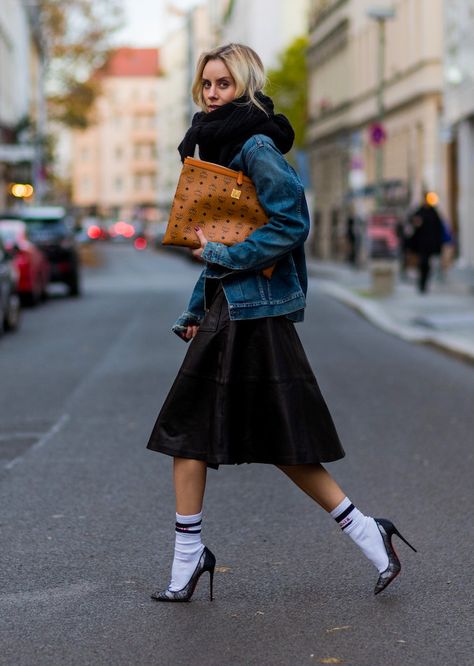 STYLECASTER | 29 Genuinely Chic Ways to Wear Socks with Stilettos Street Style Inspiration, Looks Chic, 가을 패션, Agra, Mode Vintage, Street Chic, Looks Style, Feminine Style, Women's Style