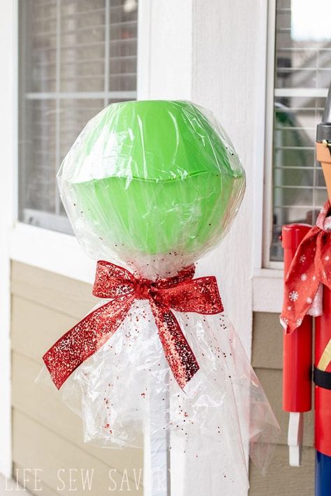 Giant candy decorations Large Candy Decorations, Giant Candy Decorations, Diy Giant Lollipops, Lollipop Decorations, Candy Props, Christmas Parade Floats, Candy Decorations Diy, Giant Lollipops, Diy Christmas Candy