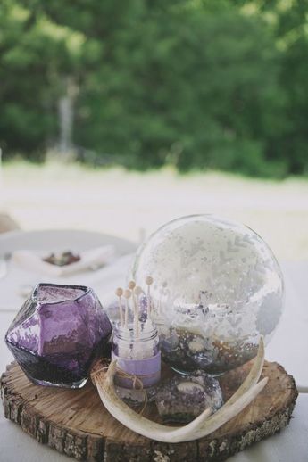 Logo Centerpieces, Geode Wedding Theme, Treehouse Weddings, Geology Wedding, Witchy Wedding, Geode Wedding, Crystal Centerpieces, Madison Wedding, Amethyst Wedding