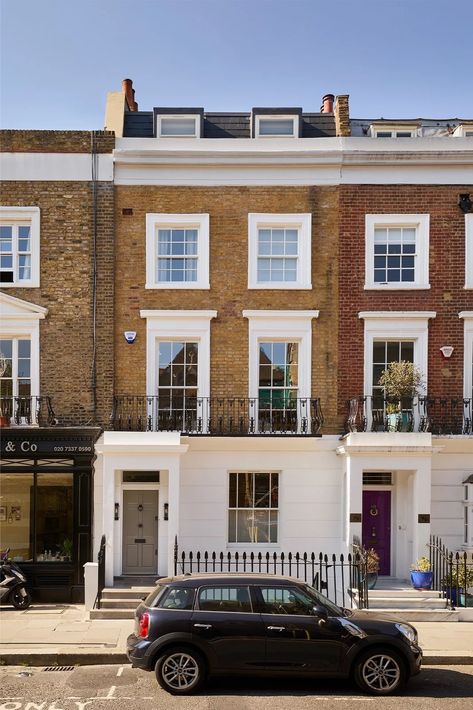 A Chelsea Townhouse With A Clever Layout | SheerLuxe Chelsea Townhouse Interior, Chelsea London Houses, London Chelsea Townhouse, Stacked Townhouse, 3 Bedroom Townhouse, Chelsea Townhouse, Out Space, Townhouse Interior, Dark Color Palette