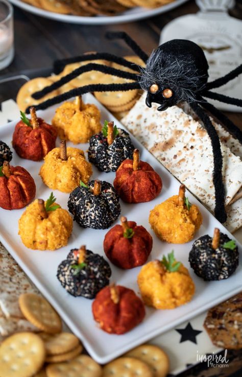 Pumpkin Cheese Balls, Halloween Platter, Spooky Halloween Food, Dessert Halloween, Sweet Potatoe Bites, Halloween Menu, Fall Appetizers, Spooky Food, Halloween Food Treats