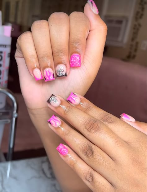 Shorties Acrylic Nails Square, Hot Pink Birthday Nails, Nails Square Pink, Short Nails With Charms, Shorties Acrylic Nails, Pink Birthday Nails, Acrylic Nails Square, French Manicure Acrylic Nails, Short Pink Nails