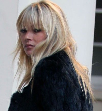 Kate Moss Fringe, Kate Moss Blonde Hair, Kate Moss Blonde, Kate Moss Bangs, Kate Moss Hair, Kate Mess, Celebrity Bangs, Blonde Bangs, Long Hair With Bangs