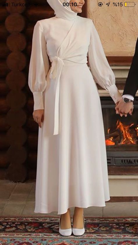 Hijab Evening Dress Classy, Simple Dress Hijab, Modest Abaya, Baju Kahwin, Islamic Fashion Dresses, Simple Bridesmaid Dresses, Soiree Dress, Hijab Styles, Modesty Fashion