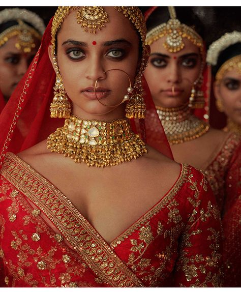 Sabyasachi's Charbagh Collection :: Khush Mag Sabyasachi Gold Jewellery, Sabyasachi Makeup Look, Sabyasachi Bride Makeup, Sabyasachi Jewellery Bridal Collection, Sabyasachi Makeup, Polki Jewellery Sabyasachi, Four Aesthetic, Quirky Bride, Sabyasachi Bridal