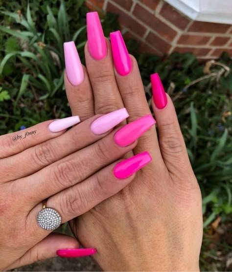 Different Pink Nails, 5 Shades Of Pink Nails, Different Color Nails Acrylic, Fucsia Nails, Shades Of Pink Nails, Nail Art Rose, Shiny Nails Designs, Nagellack Trends, Vibrant Nails