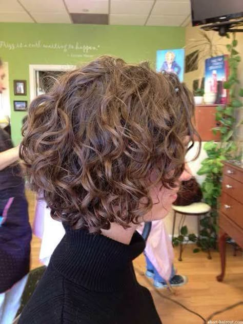 Looks exactly like my hait Short Haircuts Curly Hair, Short Curly Hairstyles For Women, Bob Haircut Curly, Curly Haircuts, Short Curly Haircuts, Short Curly Bob, Haircuts For Curly Hair, Popular Haircuts, Short Wavy