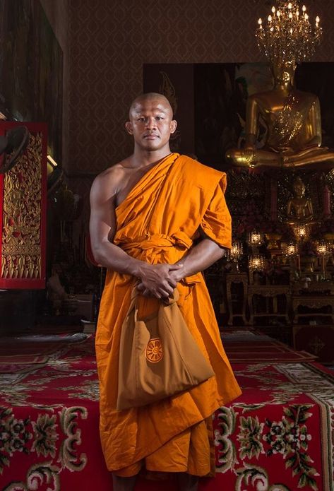 PHOTOS: Muay Thai hero ‘Buakaw’ becomes a monk | Coconuts Martial Arts Fashion, Buakaw Banchamek, Muay Thai Fighter, Shaolin Monks, Legendary Pictures, Buddha Life, Concept Clothing, Buddhist Monk, Human Poses Reference