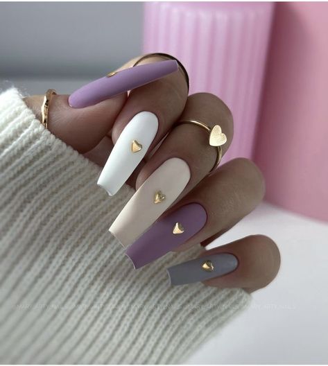 Nails With Gold Heart, Gold Spring Nails, French Tips Long, Spring Nails Gold, Aesthetic Nail Design, Nails For Brown Skin, Spring Nails Aesthetic, Aesthetic Spring Nails, Essence Nails