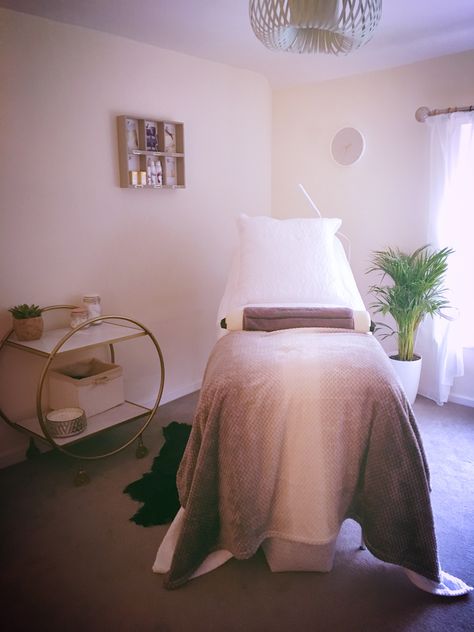 Room Esthetics, Massage Room Design, Facial Room, Home Spa Room, Dreams Spa, Esthetician Room Decor, Esthetics Room, Esthetician Room, Spa Rooms