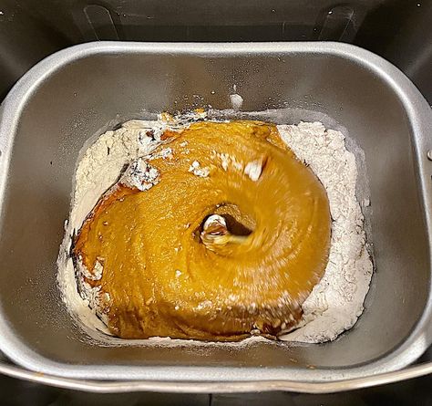 Bread Machine Pumpkin Rolls, Bread Maker Recipes Pumpkin, Breakfast Bread In Bread Machine, Jam In The Bread Machine, Salsa Bread Recipe, Breadmaker Pumpkin Bread, Bread Maker Pumpkin Bread Recipe, Pumpkin Bread Recipe Breadmaker, Pumpkin Loaf Bread Machine